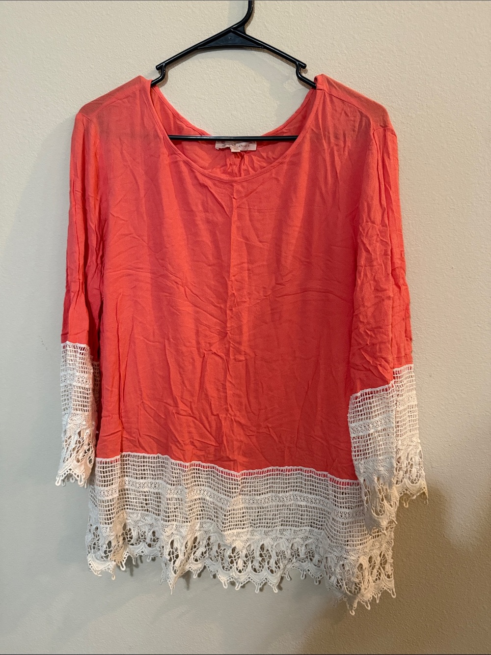 Gibson Latimer Coral Tunic with White Crochet Trim